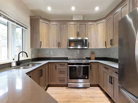 4th image of 2398 Lund Rd