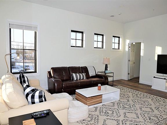 4th image of 146 S Broadway #1
