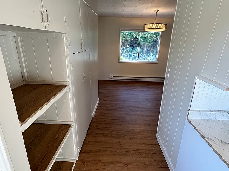 924 E Chelan Ave — Photo 4