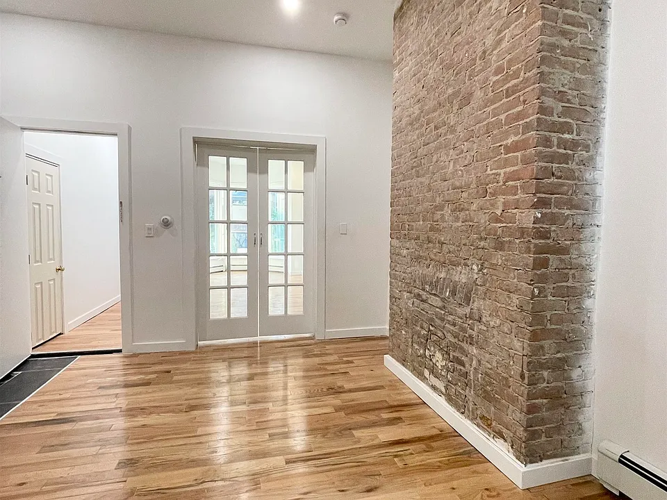 38.5 Belmont Ave #1