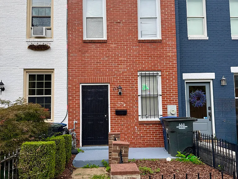 1537 A St SE — Photo 15