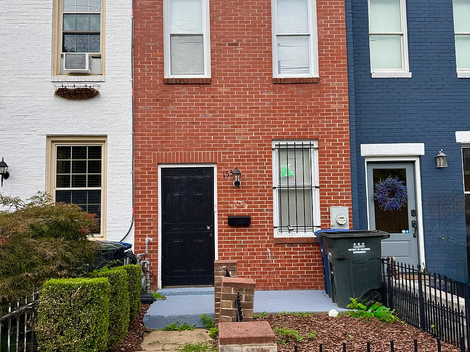 1537 A St SE