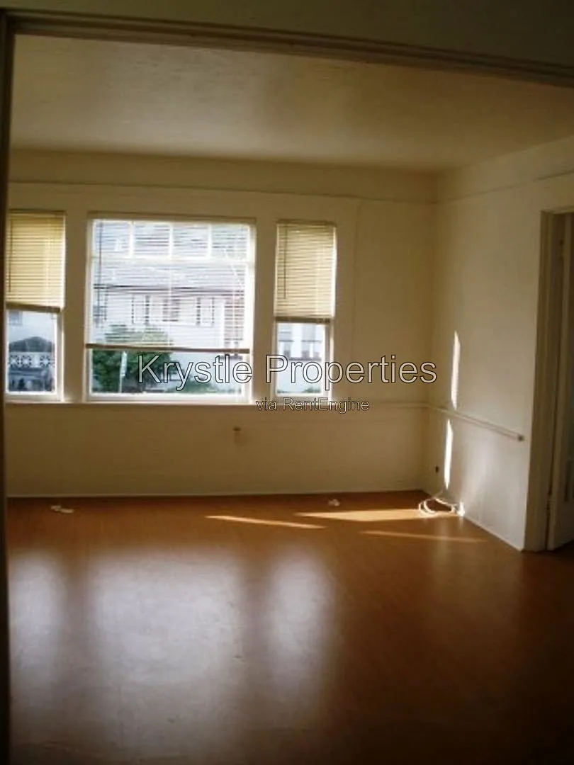 2 bed, 1.0 bath, $1,635 — Photo 2