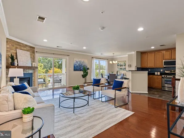 12821 Fair Briar Ln, Fairfax, VA 22033