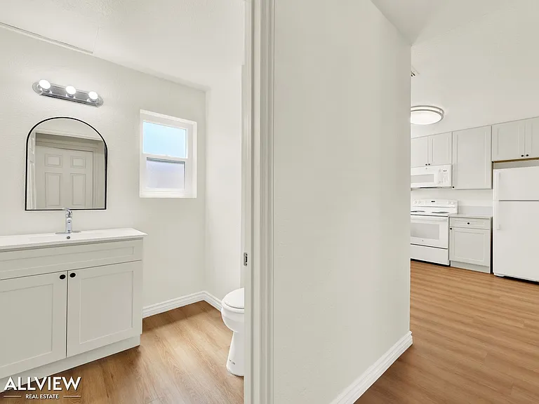 980 E Mission Ave — Photo 16