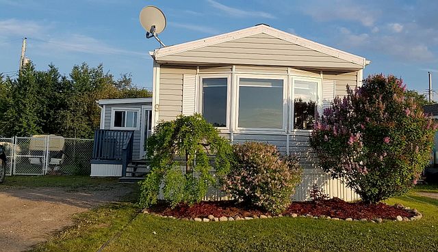 1st image of 9 Fir Cres