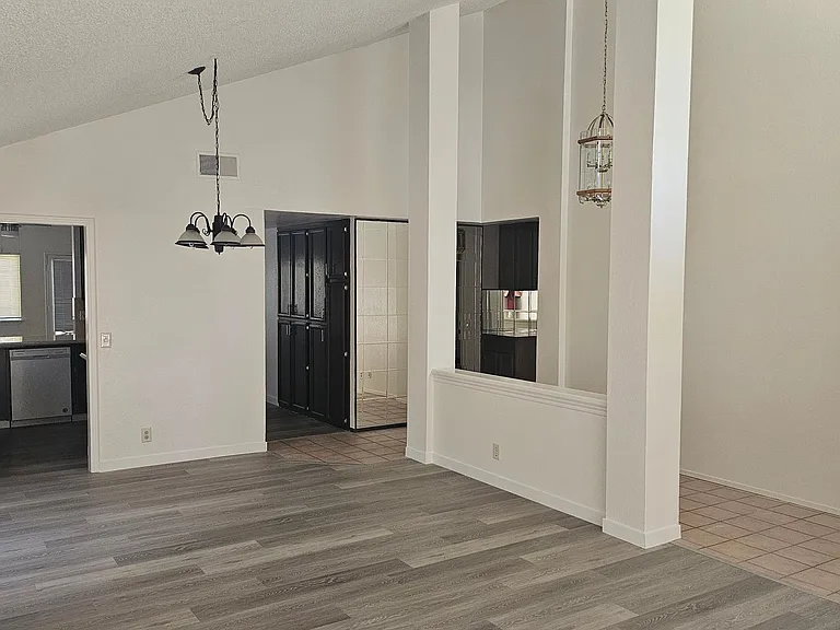 385 Portsmouth Ave — Photo 3
