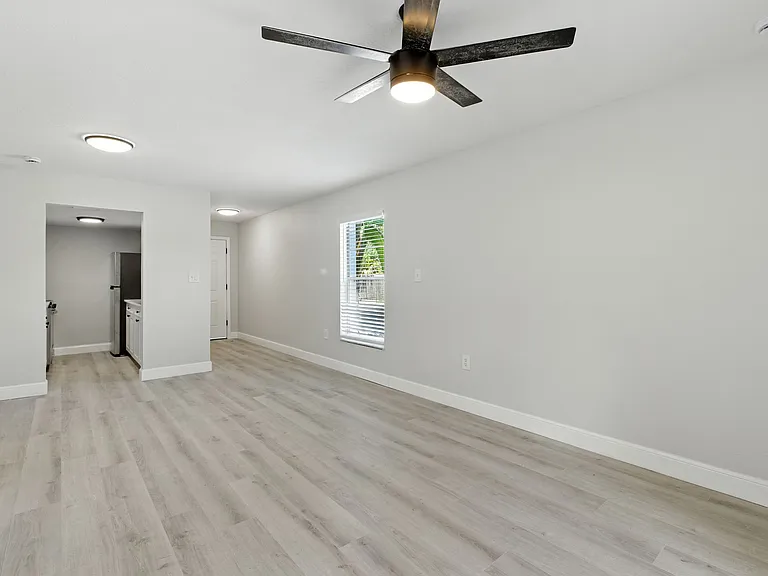 408 S Tampania Ave — Photo 11
