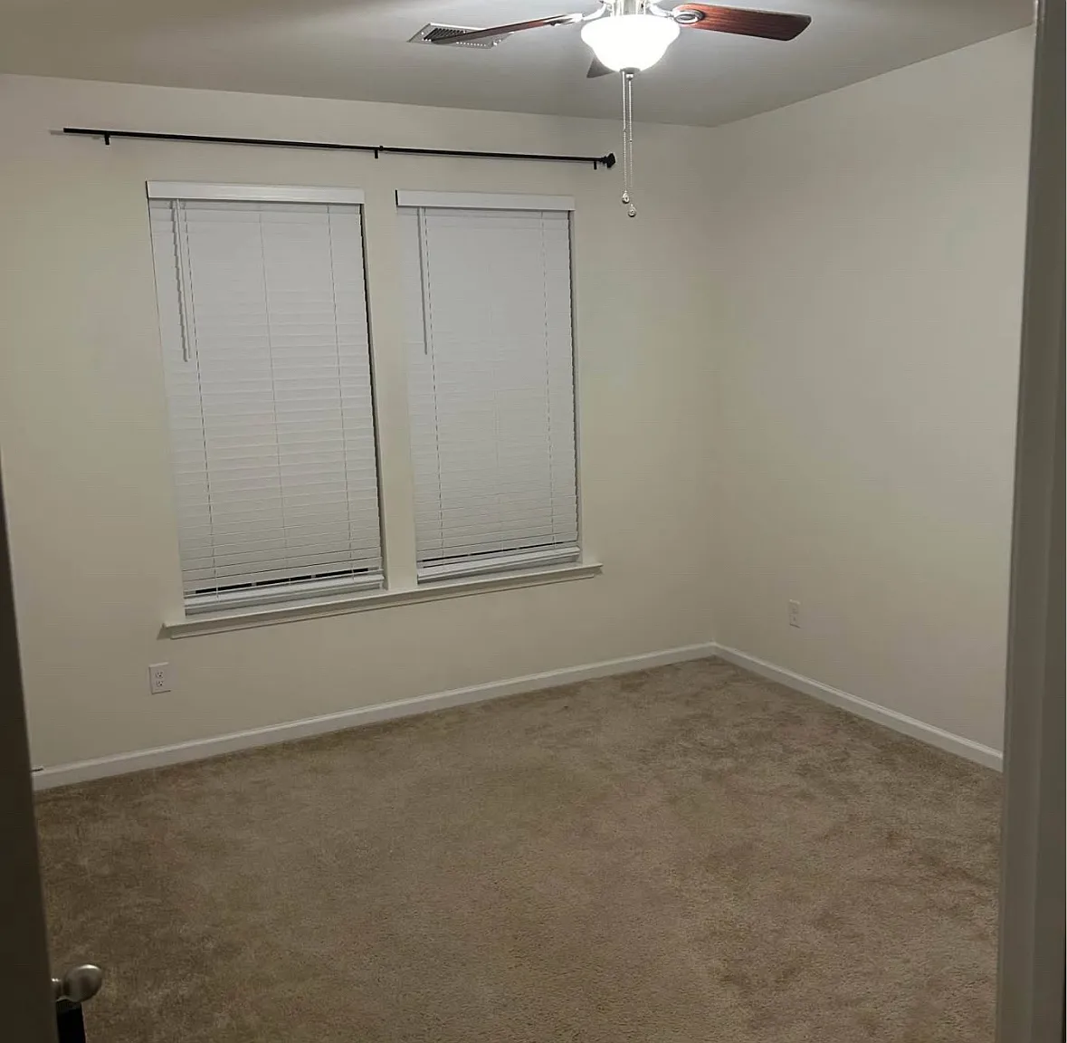 5 bed, 2663 sqft, $750 — Photo 2