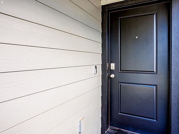 3rd image of 231 N 28th Pl