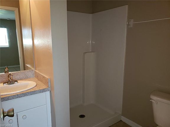 3rd image of 310/312 Poplar St