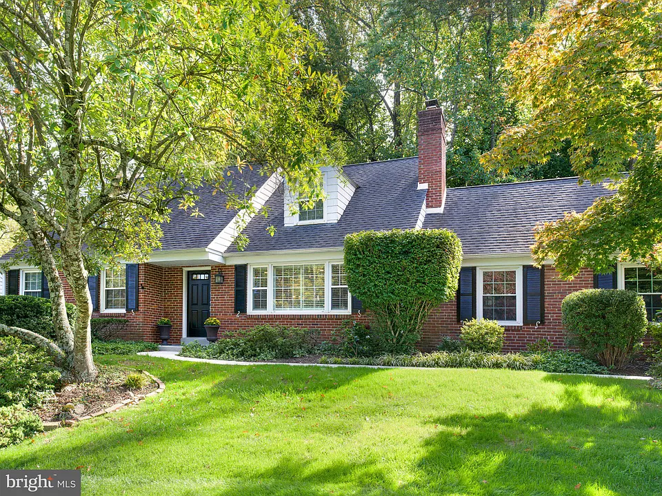 738 Laurel Ln