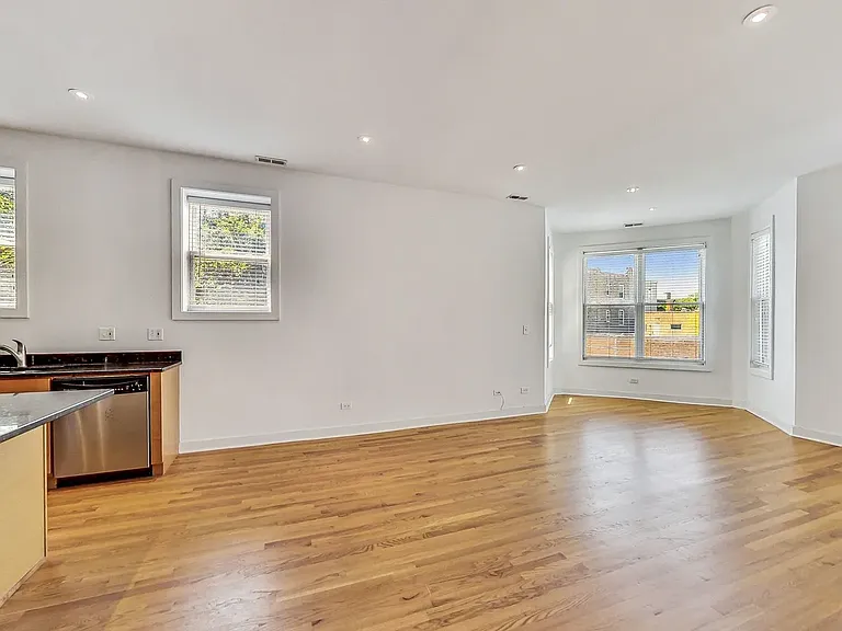 2459 W Augusta Blvd #2 — Photo 7