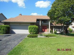 6200 Henthorne Dr, Maumee, OH 43537