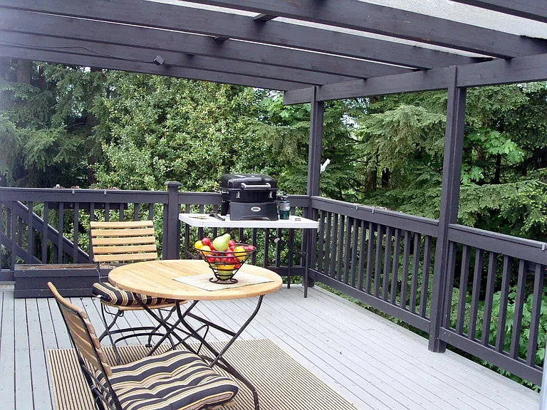 Covered deck. BBQ year-round!