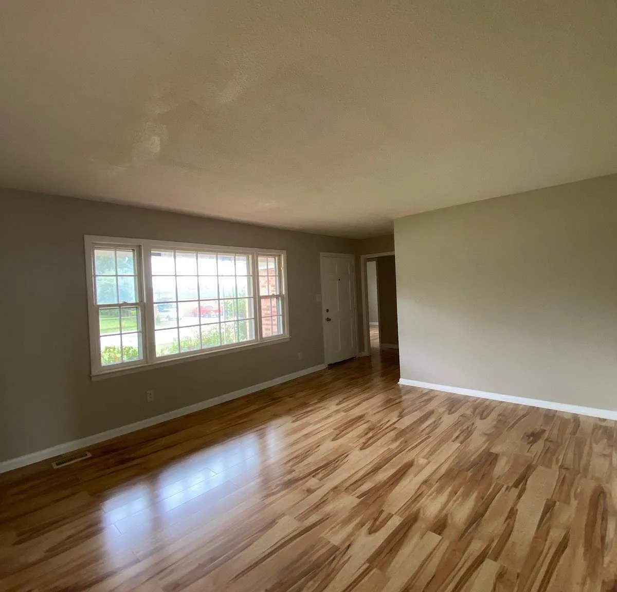 3 bed, 1670 sqft, $1,600 — Photo 2