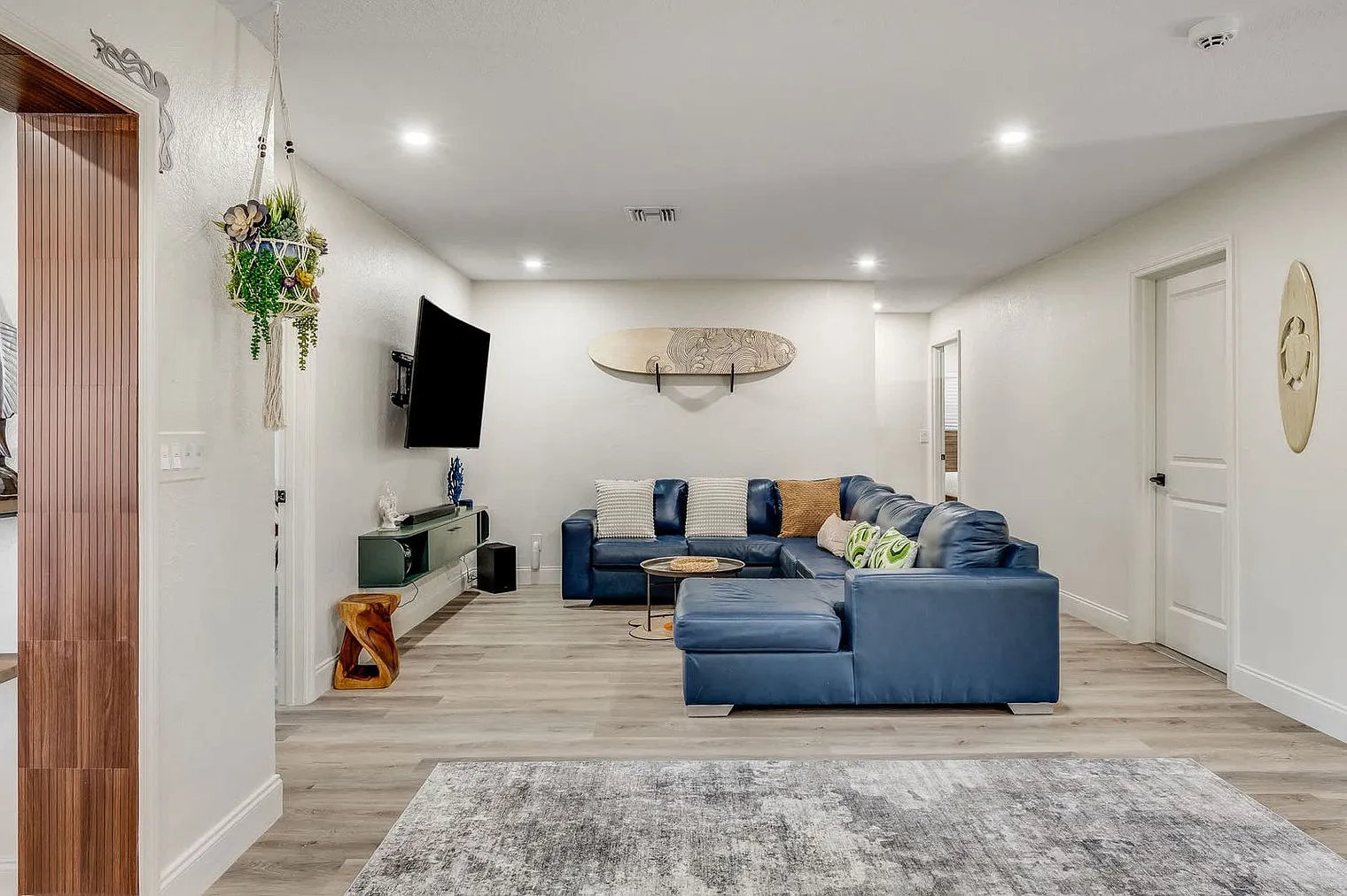 3 bed, 3.0 bath, 1614 sqft, $7,430 — Photo 3