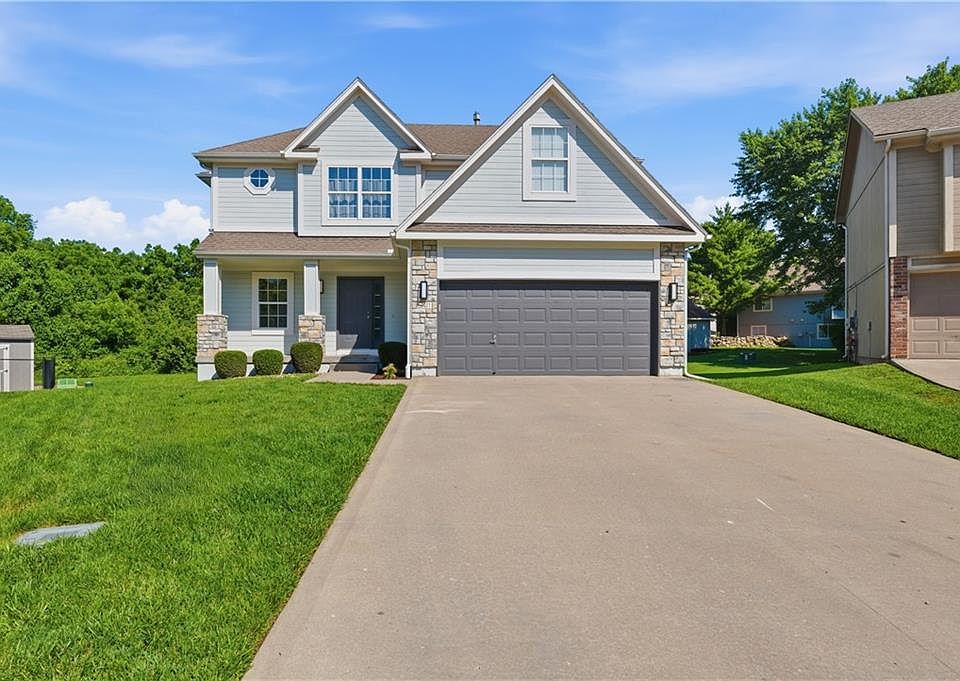 1st image of 541 NW Fox Hollow Ln