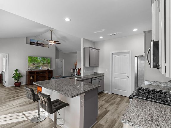 3rd image of 255 Lakota Loop