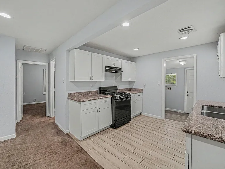 3107 Altoona St — Photo 9