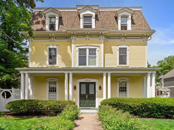 19 Woodbine St #B, Newton, MA 02466