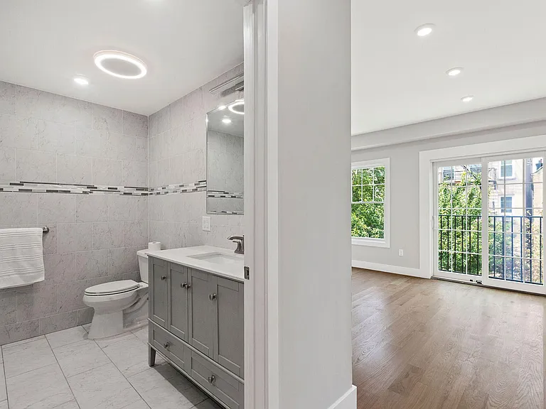 628 Bloomfield St #2 — Photo 4