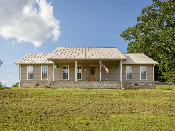 152 Locust Ln, Tuscumbia, AL 35674