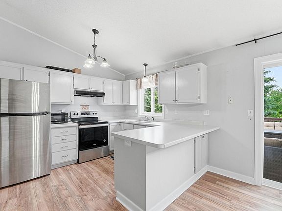 3rd image of 1406 Summit Ave N