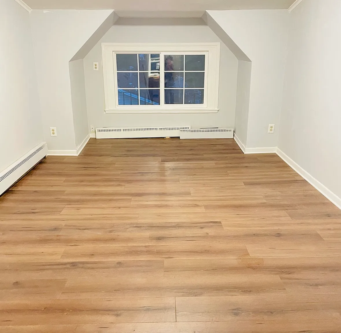 3 bed, 900 sqft, $1,300 — Photo 1