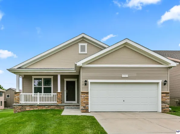 17611 Sahler St, Omaha, NE 68116