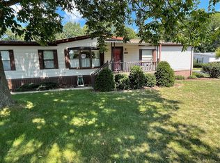 14326 Bay View Dr, Fenton, MI 48430