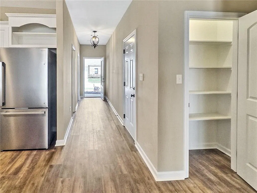2 bed, 2.0 bath, 1383 sqft, $1,800 — Photo 2