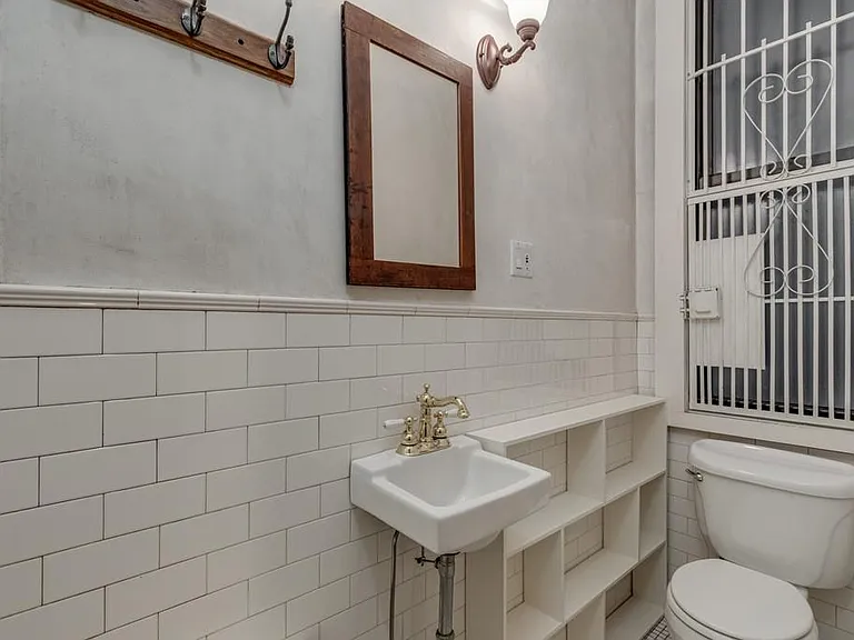 105 E 15th St #6 — Photo 16