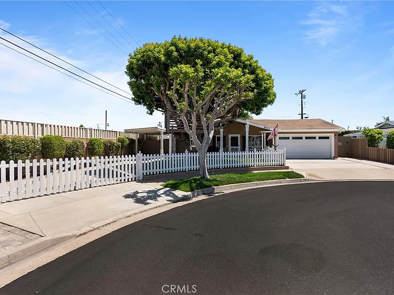 9472 Karen Cir — Photo 27