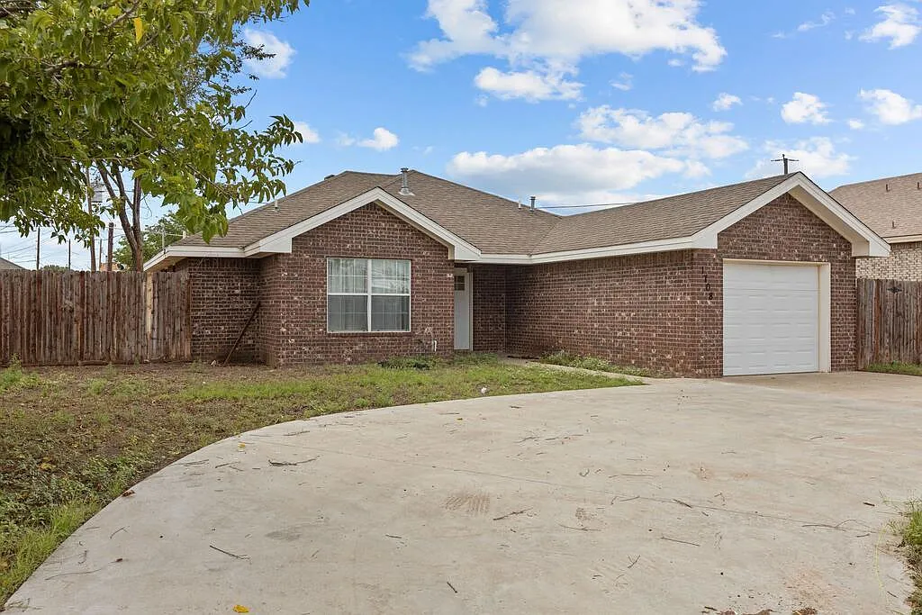 3 bed, 2.0 bath, 1375 sqft, $2,200 — Photo 1