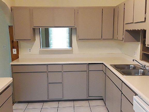 3rd image of 3223 W 1st Ave