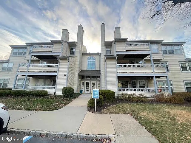 205 Salem Ct #10 — Photo 1