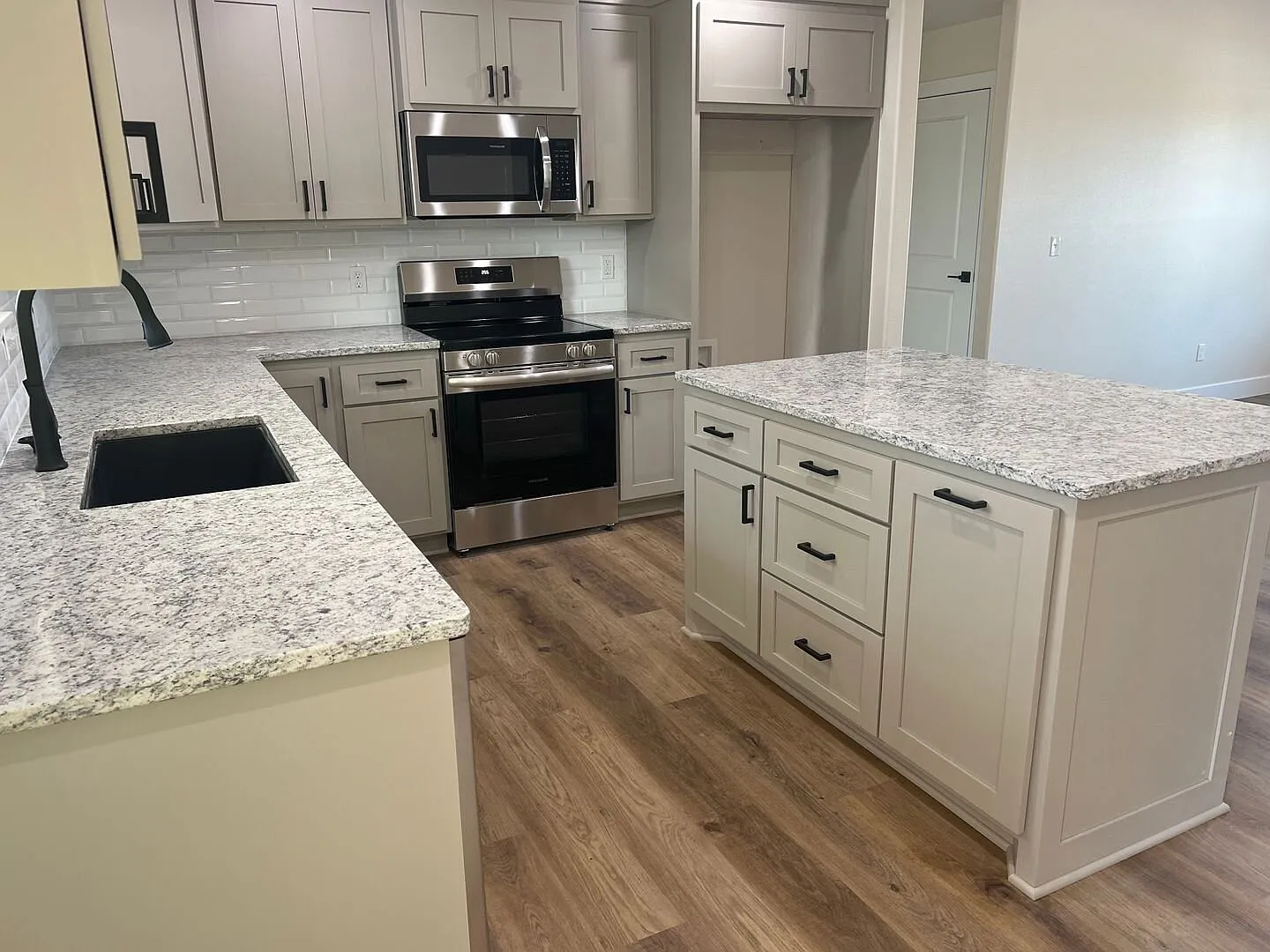 Stunning Newly Built 3-Bedroom, 2-Bath Home in Tahlequah, OK! — Photo 4