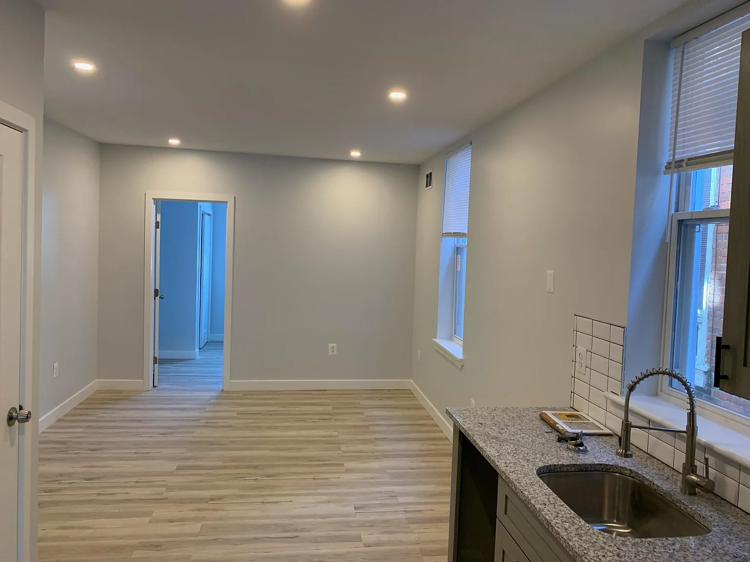 3 bed, 1000 sqft, $1,250 — Photo 2