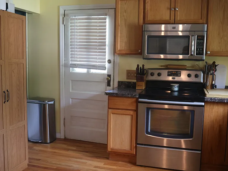 610 S Elm St — Photo 7