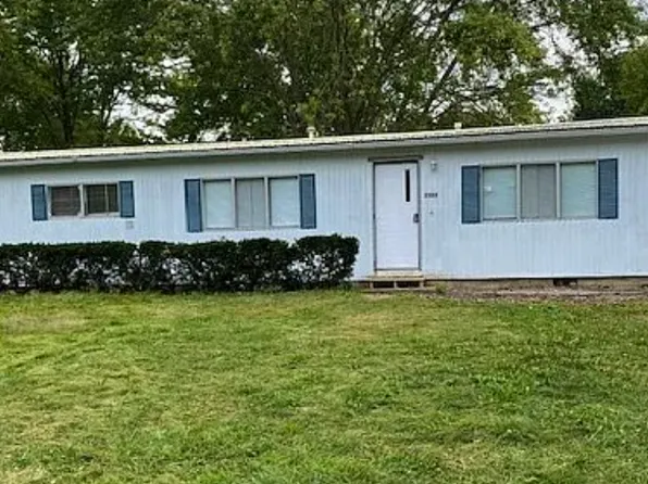 2203 Olen Dr, Mahomet, IL 61853
