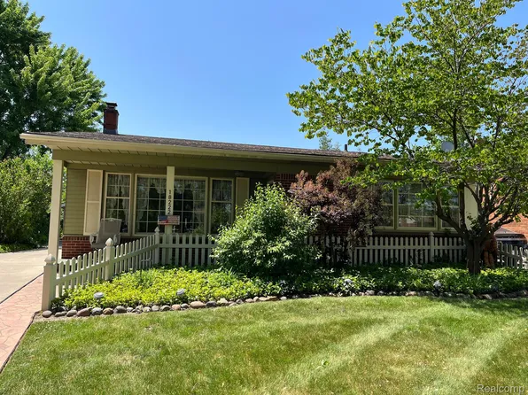 18222 Rainbow, Fraser, MI 48026