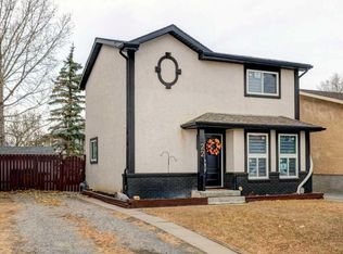 22 S Hunters Gate, Okotoks, AB T1S1K9