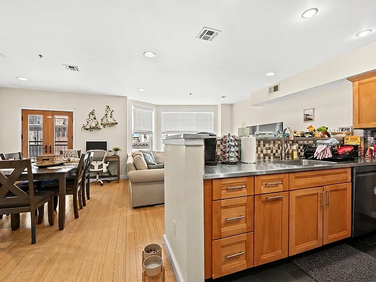 404 Monroe St #5 — Photo 2
