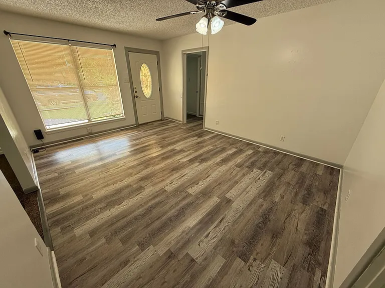 1001 Goode Dr — Photo 4