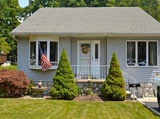 22 Lenape Ln, Oakland, NJ 07436