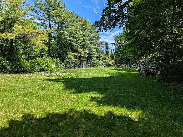 1040 Daniels Farm Rd — Photo 4