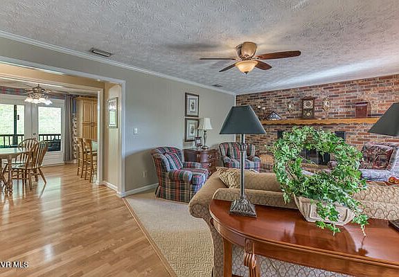 4th image of 389 Jenkins Hollow Rd