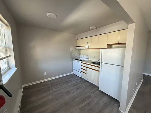 105 Lincoln St Photo 1