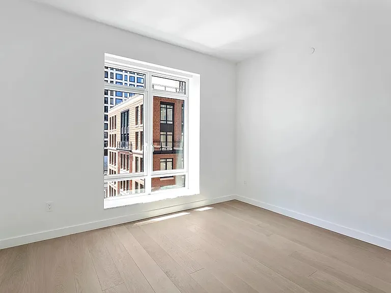 555 W 22nd St #9FE — Photo 20